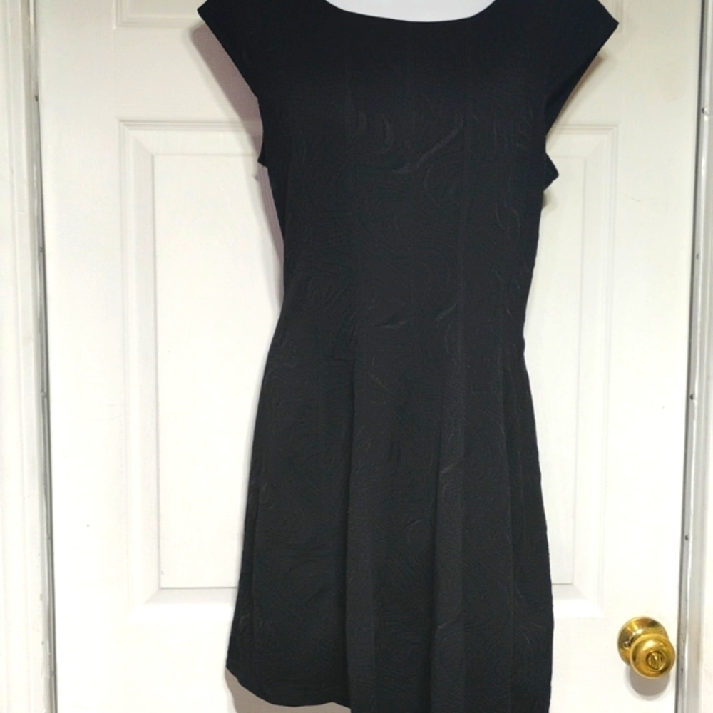 Robbie Bee Signature Black Dress - Picture 6 of 16